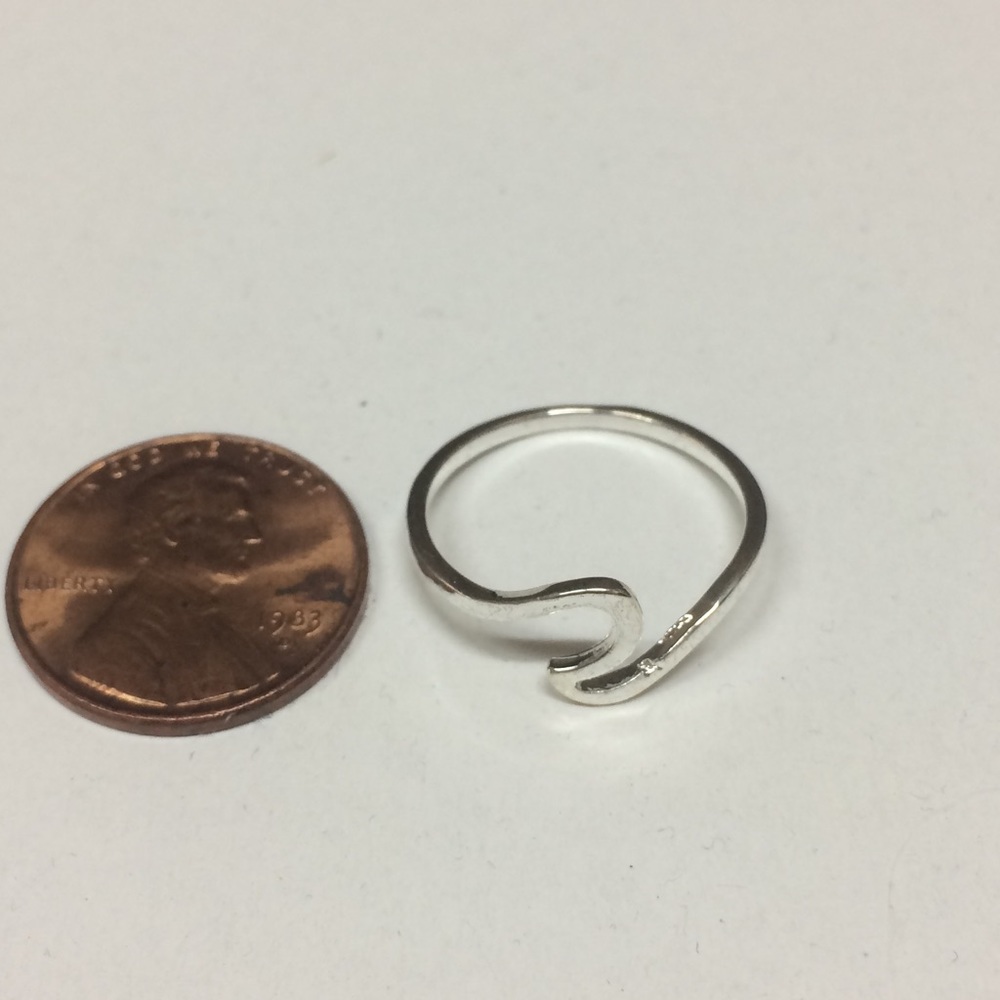 Wave Statement Silver Ring - Picture 8 of 8